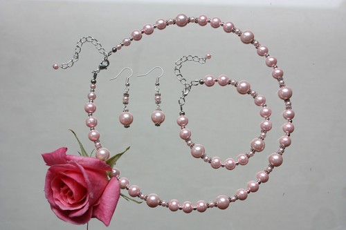 Light pink vintage pearl
