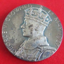 1937 CORONATION OF KING GEORGE VI AND QUEEN ELIZABETH 32mm SILVER MEDAL - boxed