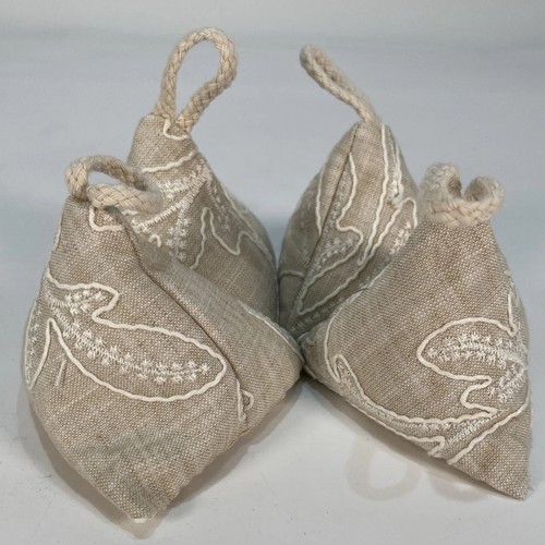 Pyramid sewing weights - pyramid, fabric