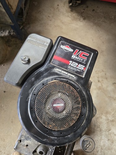 Briggs and stratton engine - briggs,