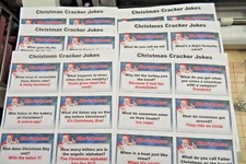 Christmas Cracker Fillers - Charms & Cracker Joke Sheets FREE UK Postage