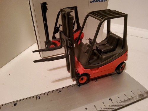 Linde fork lift truck by - lift,