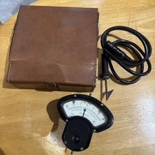 Vintage Volt Meter. Crompton Parkinson. Bakelite with Leather Case. **UNTESTED**
