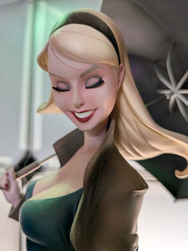 Gwen stacy statue figure - stacy,