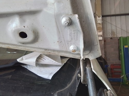 Bonnet hinge vauxhall - hinge,