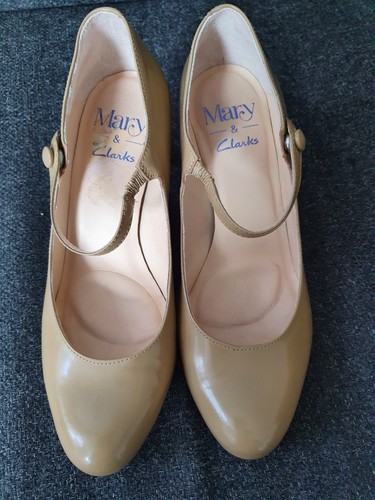 Court shoe from - , clarks
