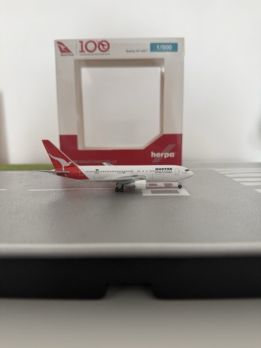 Qantas airlines boeing - qantas,