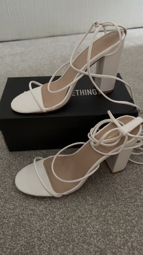 Pretty little thing - pretty,