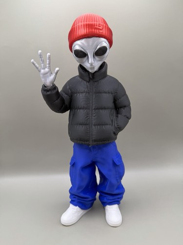 Urban alien sculpture - 👽,