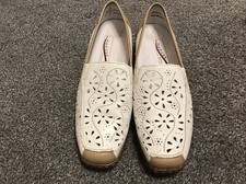 MEDICUS WHITE LEATHER COMFORT SHOES SIZE 4.5