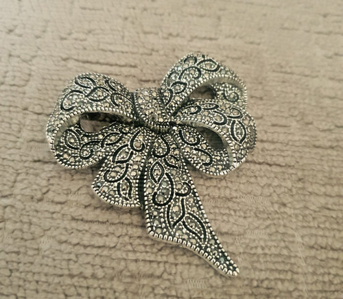 Vintage decorative bow - bow, brooch