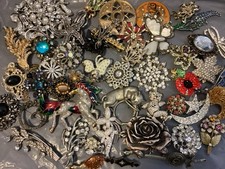BROKEN BROOCHES JOB LOT x 52