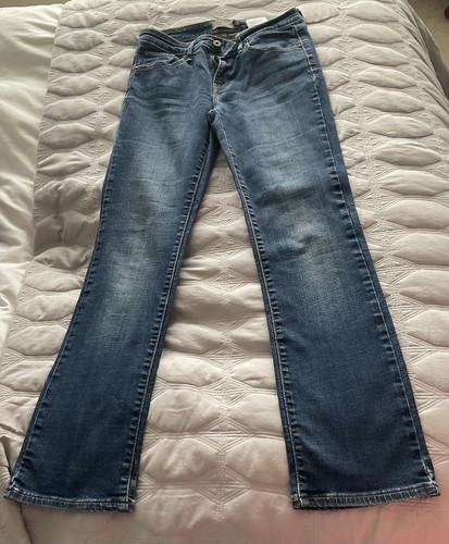 Levi demi curve - curve, straight