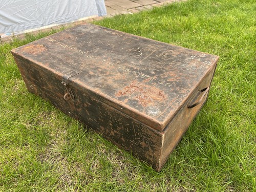 Large metal case box chest - large,