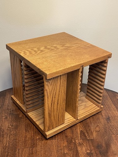Vtg oak holder - 48,