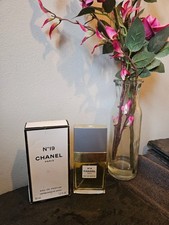 No 19 Chanel Paris perfume