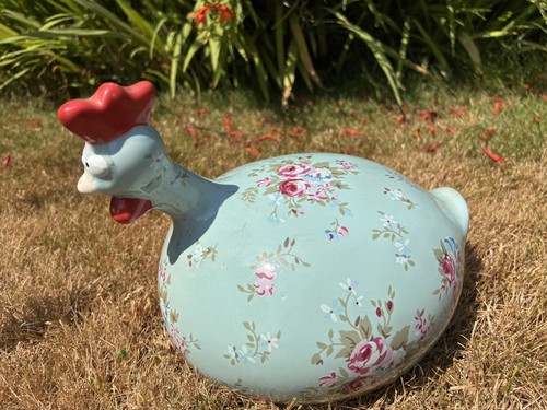 Chicken figurines rooster hen - chicken,