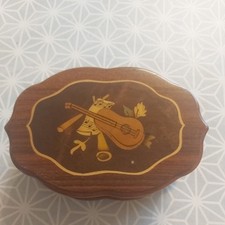 Reuge Swiss Music Box Plays