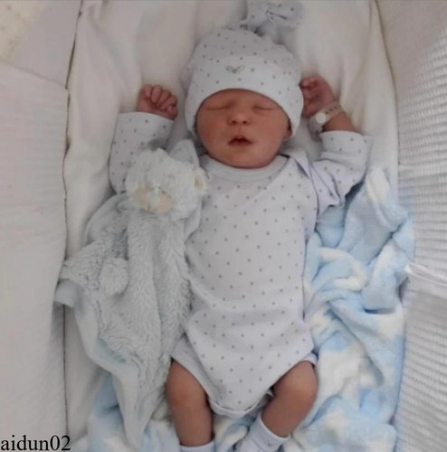 Lifelike reborn baby - reborn,