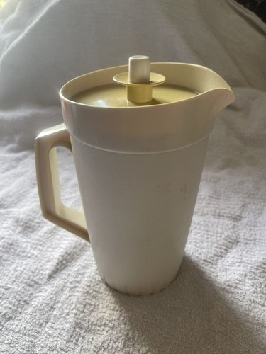 Tupperware quart avocado - quart,