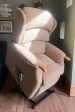 CELEBRITY WESTBURY ELECTRIC RISER RECLINER DUAL MOTOR CHAIR IN BEIGE
