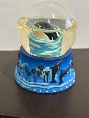 Sea world snow globe shamu - world,