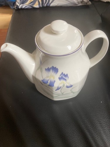 Royal doulton minerva - royal, teapot