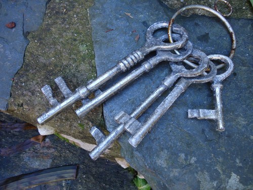 Large jail keys used - large,