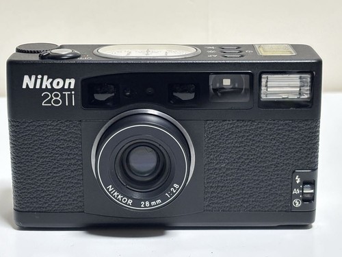 Near mint nikon - mint, compact