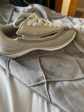 Beige double zip ladies shoe ideal for orthotics. Brand new. 