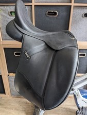  16.5” (42cm) Wintec Isabell Werth dressage saddle black Adjustable stirrup bars