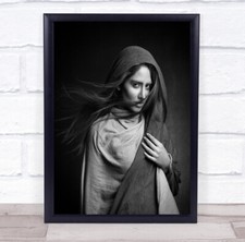 Woman robe black and white