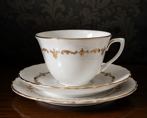 Royal worcester gold chantilly - worcester,