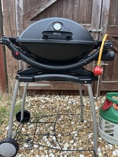 Weber Q 2200 Gas Barbecue with Stand (Black)