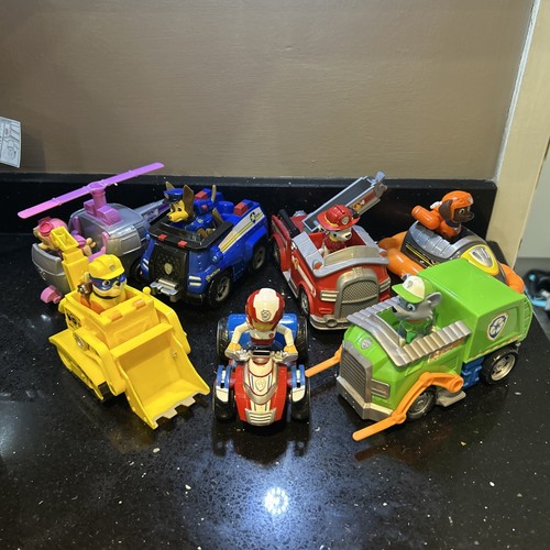 Paw patrol vehicle figure - &,