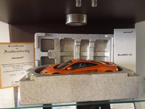 Scale diecast autoart - 1:18,