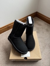 GENUINE UGG BOOTS W CLASSIC SHORT II (BLACK) SIZE 5.5 EU38 - B/NEW COST £175