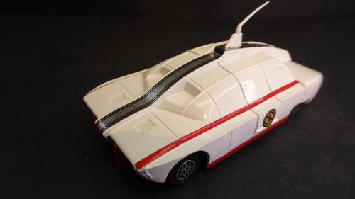 Dinky toys 105 captain - dinky,