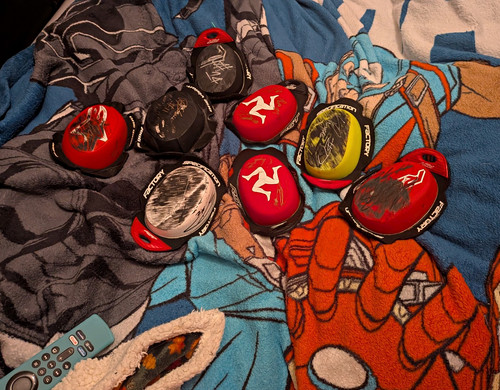 Signed knee sliders - 8,
