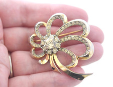 Vintage Ciro Pearls gilt metal brooch pin swirl floral bow rhinestone