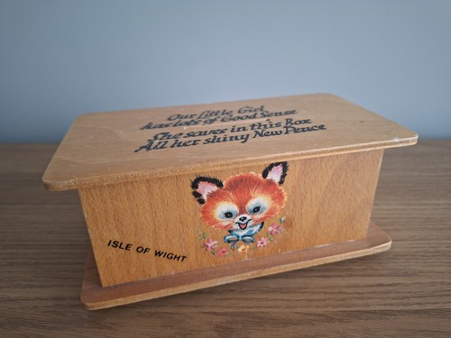 Vintage retro kitsch wooden - retro,