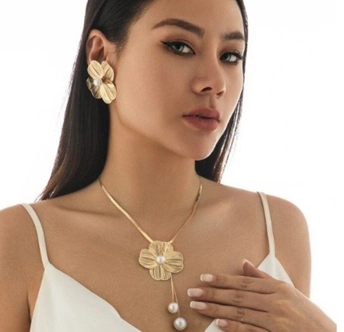 Zara gold flower pearl stud - gold,