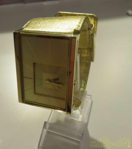 Nixon gold with - with, slight