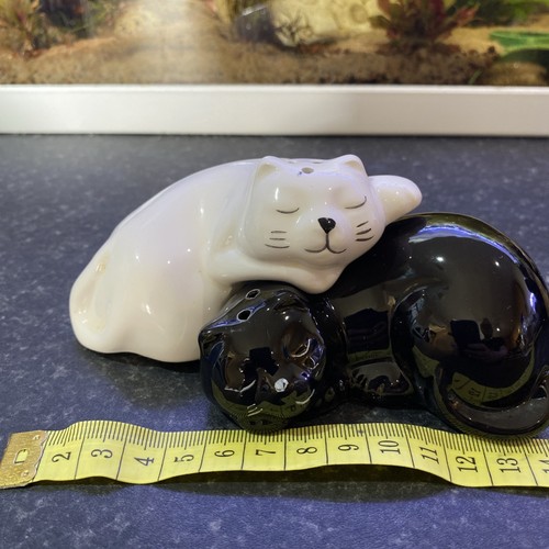 Kitsh cute black - cute, white