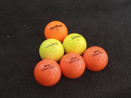 Coloured golf balls in good - ,