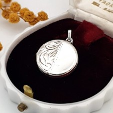 Vintage foliate etched