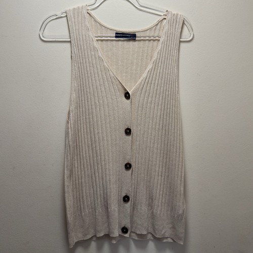 Beige ribbed button - ribbed, front