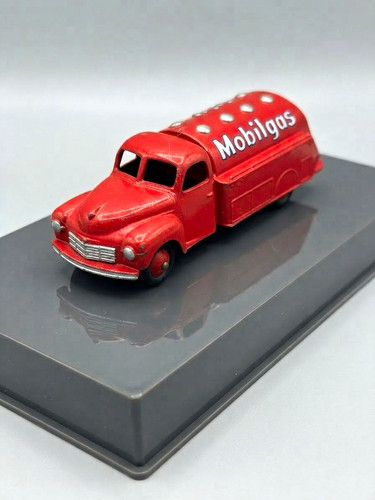 Dinky toys bedford mobilgas - dinky,