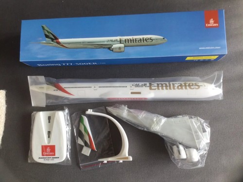 Emirates boeing 777 300er - emirates,