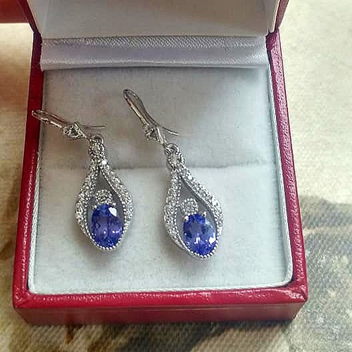 Tanzanite and zircon - tanzanite,